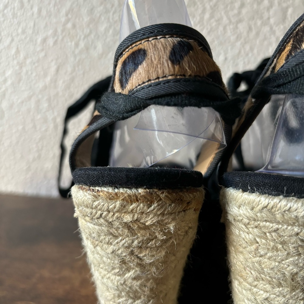 New Charles David Women’s 8.5 Animal Print Calf Hair Lace Up Wedge Sandals - Picture 5 of 9